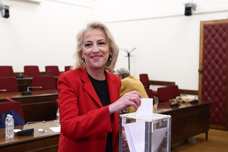 Νέα πρόεδρος της ΚΟ του ΣΥΡΙΖΑ η Ρένα Δούρου με 7 «ναι» και ένα λευκό