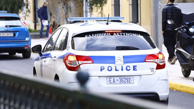 Μεθυσμένος σκόρπισε τον τρόμο στον Κολωνό - Χτύπησε άνδρα με φαλτσέτα και τραυμάτισε 26χρονο σε τροχαίο