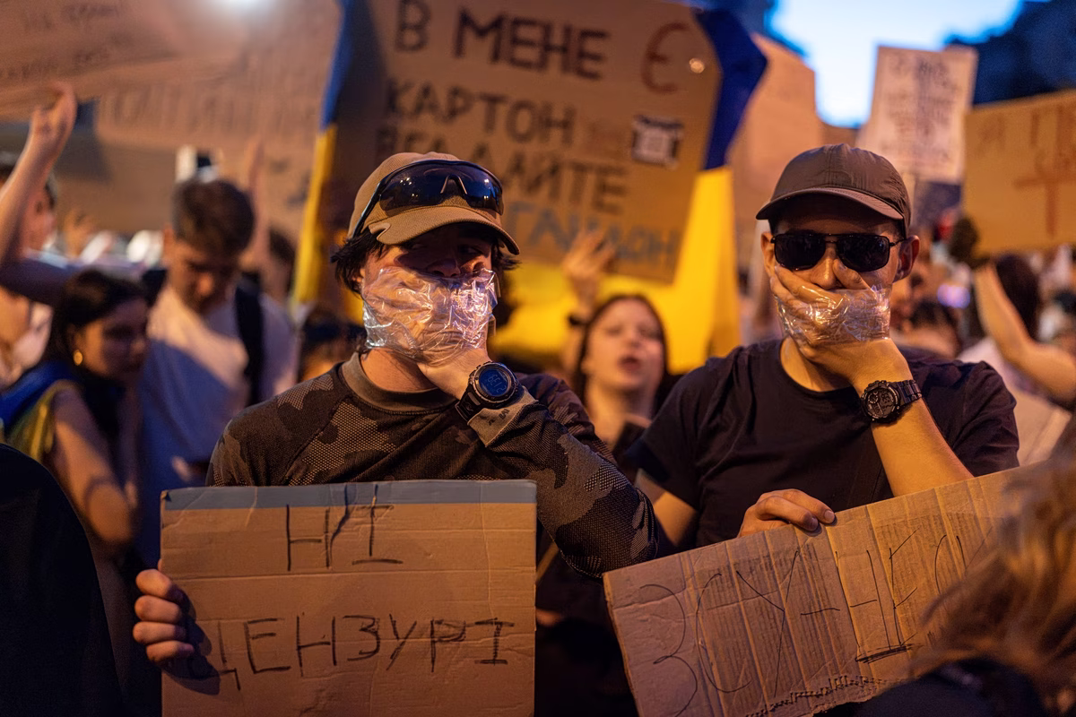Ουκρανία: Μαίνεται η πολιτική κρίση - Γιατί βρίσκεται στο στόχαστρο των διαδηλωτών ο αρχιστράτηγος Σίρσκι
