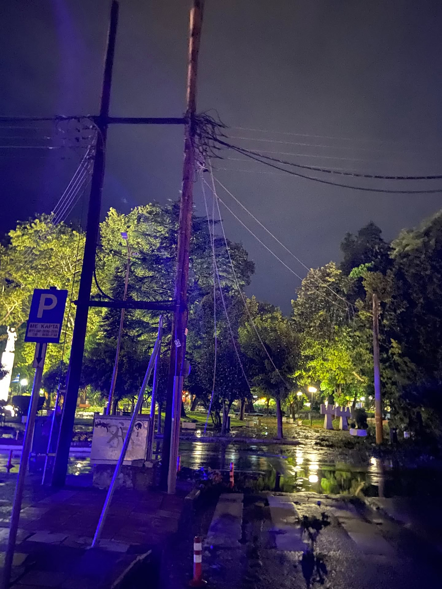 Θεομηνία χτύπησε τη Δράμα - Θυελλώδεις άνεμοι ξερίζωσαν δέντρα και έριξαν κολώνες - Συναγερμός στην Πυροσβεστική