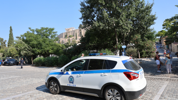 Ακρόπολη: Πώς έγινε η επίθεση με μαχαίρι σε Ελληνοαμερικανούς τουρίστες - «Πήγε να σφάξει τη γυναίκα»