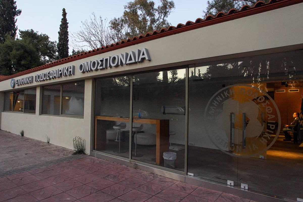 Η ΕΠΟ απέσυρε διχαστικό κανονισμό για την Super League