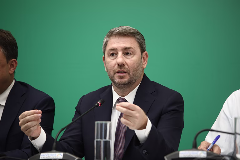 ΠΑΣΟΚ: Το «κατηγορώ» Ανδρουλάκη εναντίον της ΝΔ και τα «καρφιά» κατά Τσίπρα