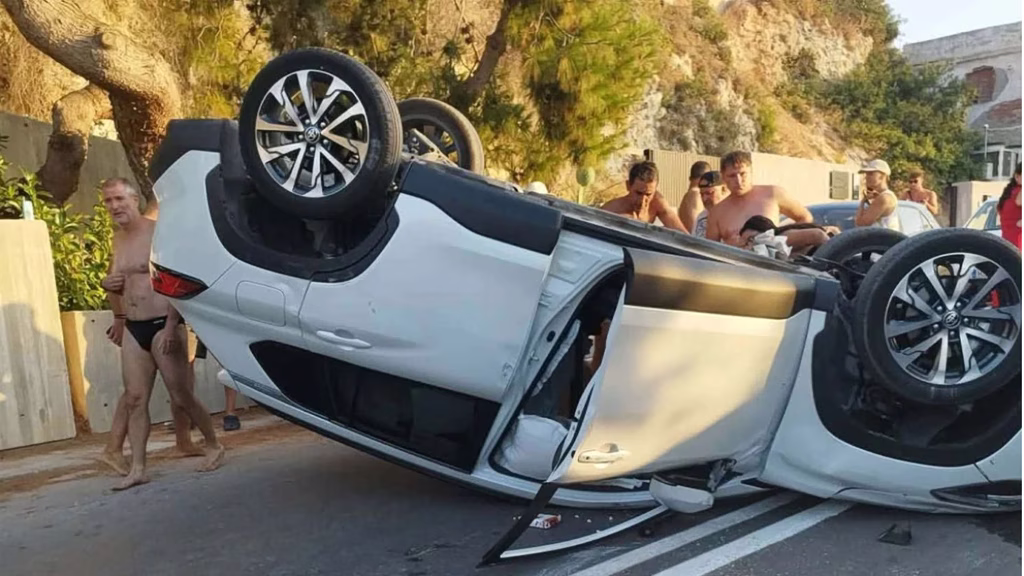 Τροχαίο στην Κρήτη: Αυτοκίνητο που οδηγούσε τουρίστας έπεσε πάνω σε ΙΧ και ντελαπάρισε