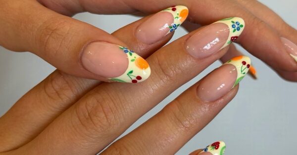 «Fruit nails»: Η τάση που φέρνει τα φρούτα στο επίκεντρο του καλοκαιρινού μας μανικιούρ
