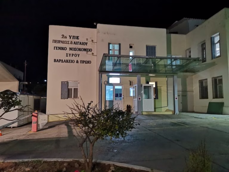Θρίλερ στη Σύρο: Ποια είναι η 42χρονη που τη μαχαίρωσαν και πέθανε – «Πήγε να μας ληστέψει» λέει ζευγάρι που έχει προσαχθεί