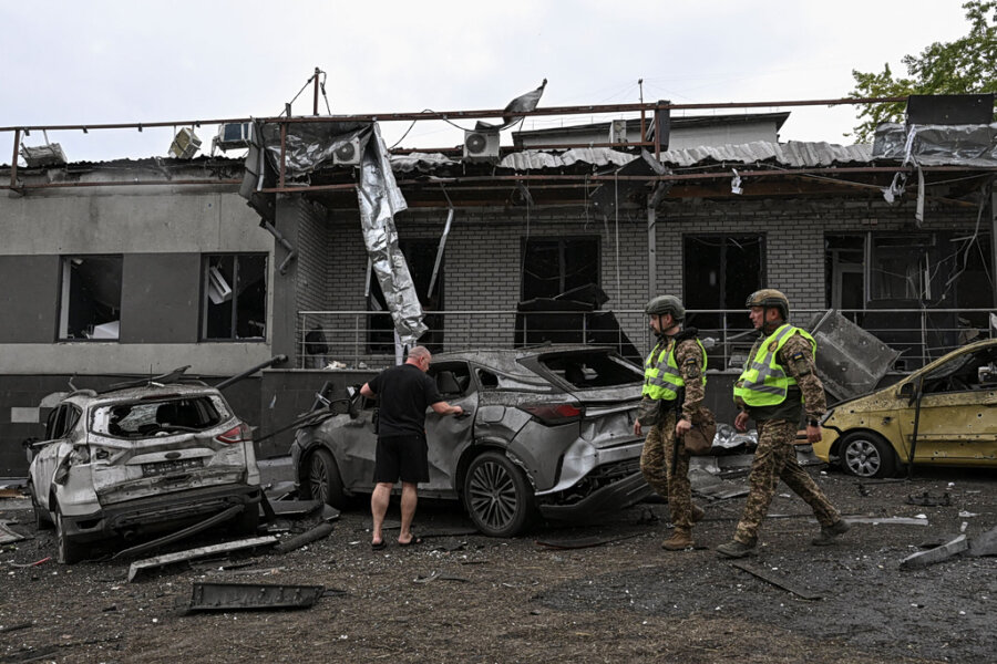 Επίθεση με ουκρανικά drones κοντά στην Αγία Πετρούπολη – Μεγάλη πυρκαγιά σε αποθήκη