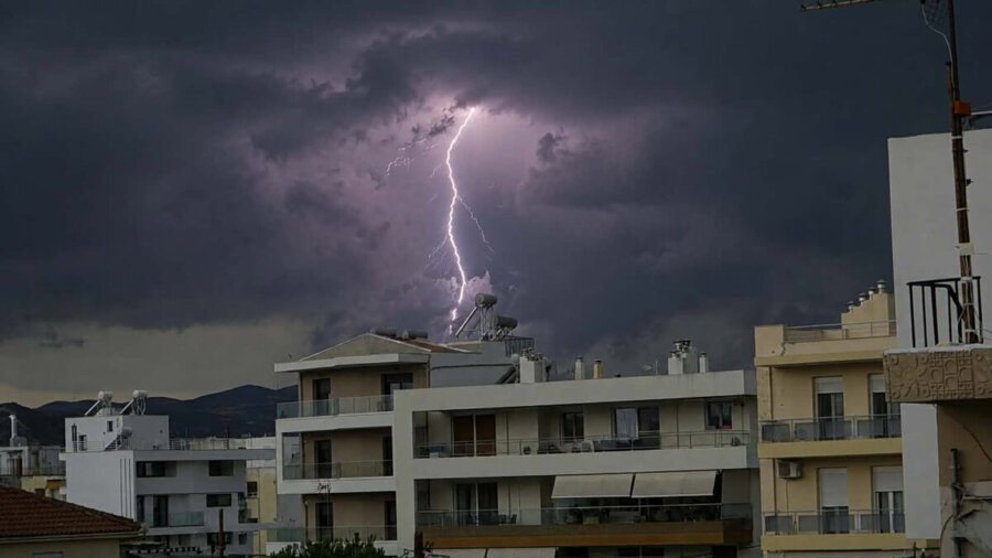 Σε εξέλιξη η κακοκαιρία - Πού εκδηλώνονται μπουρίνια - Σε επιφυλακή η Πολιτική Προστασία