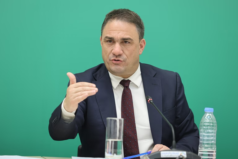 Τσουκαλάς: Οι μισοί Έλληνες δεν μπορούν να πάνε διακοπές με την ακρίβεια και τη μείωση της αγοραστικής δύναμης