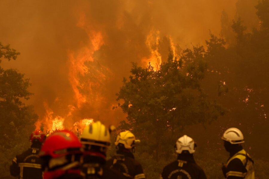 Σκηνικό πύρινου τρόμου σε Γαλλία, Ισπανία: Μάχη για να σωθεί το Μπορντό – Εκατοντάδες χιλιάδες εγκατέλειψαν τα σπίτια τους
