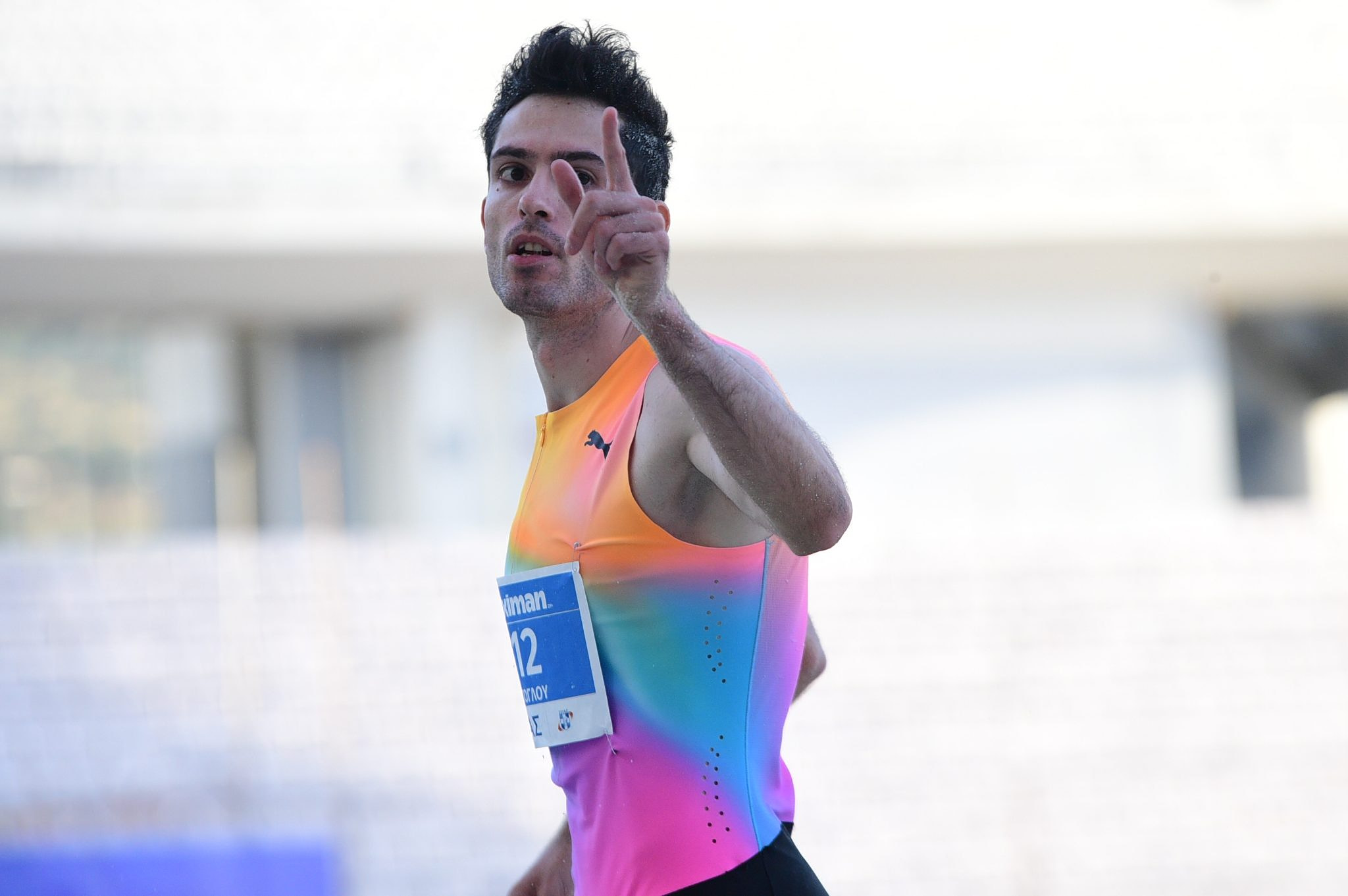 «Πόλος έλξης» ο Τεντόγλου: Δεν σταμάτησε να υπογράφει αυτόγραφα (vid)