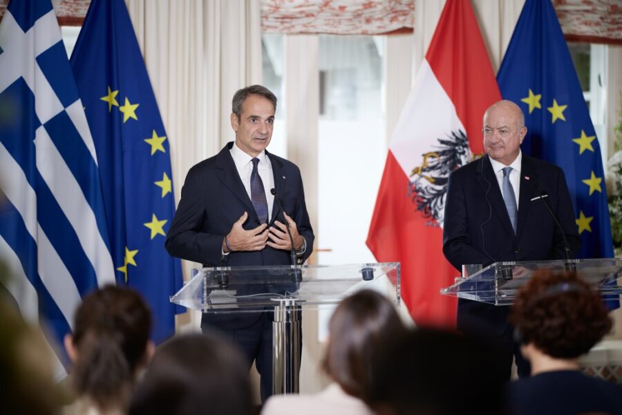 Μητσοτάκης από Αυστρία: Δεν υπάρχουν εύκολες και μαγικές λύσεις για τις τιμές καυσίμων