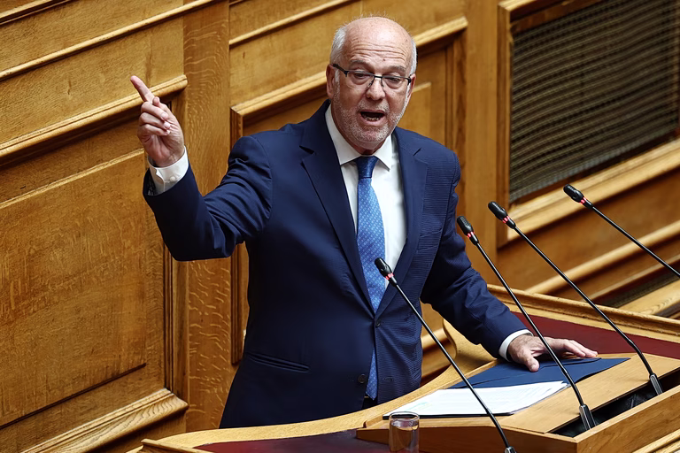 Βουλή: Άγρια κόντρα Φλωρίδη- Κωνσταντοπούλου: «Σας τα έχω πει δεν μπορώ να σας βοηθήσω δικηγόρος είμαι…»