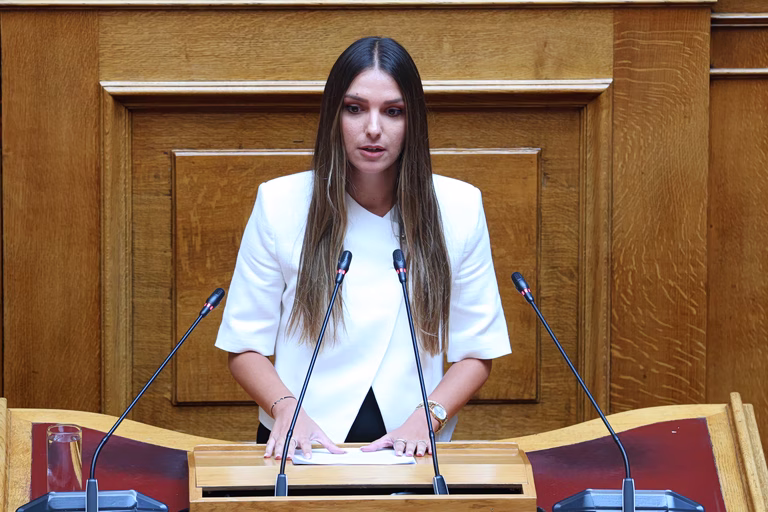 Παραιτήθηκε με αιχμές από τους «Δημοκράτες» του Κασσελάκη η Μυρτώ Κοροβέση