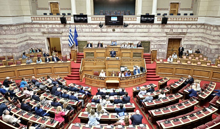 Η κυβέρνηση μετέτρεψε σε επιθεώρηση τη συνταγματική αναθεώρηση και ο λαός πλέον κατανοεί γαλάζια «κανονικότητα» τι θα πει
