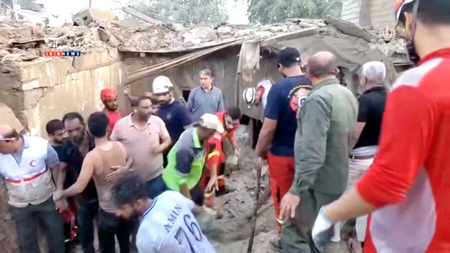Αναζωπυρώνεται η ένταση μεταξύ ΗΠΑ - Ιράν: Τρεις νεκροί από τους αμερικανικούς βομβαρδισμούς στη νήσο Κέσμ