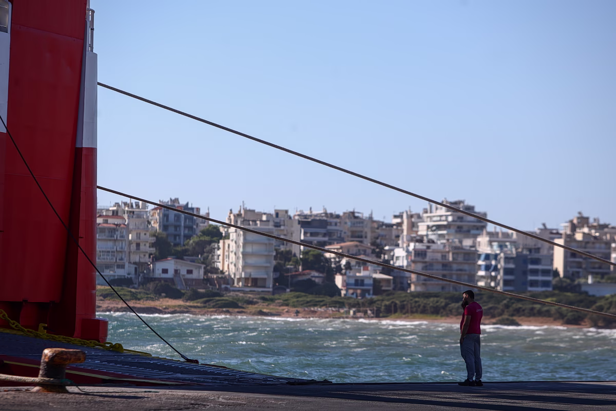 Απαγορευτικό απόπλου σε Ραφήνα και Λαύριο – Το βράδυ οι αποφάσεις για τα δρομολόγια του Σαββάτου