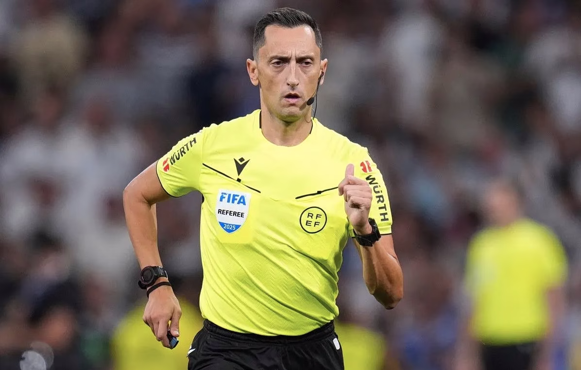 Champions League: Ποιοι διαιτητές ορίστηκαν στους δύο αγώνες του Ολυμπιακού με τη Ναϊμέγκεν