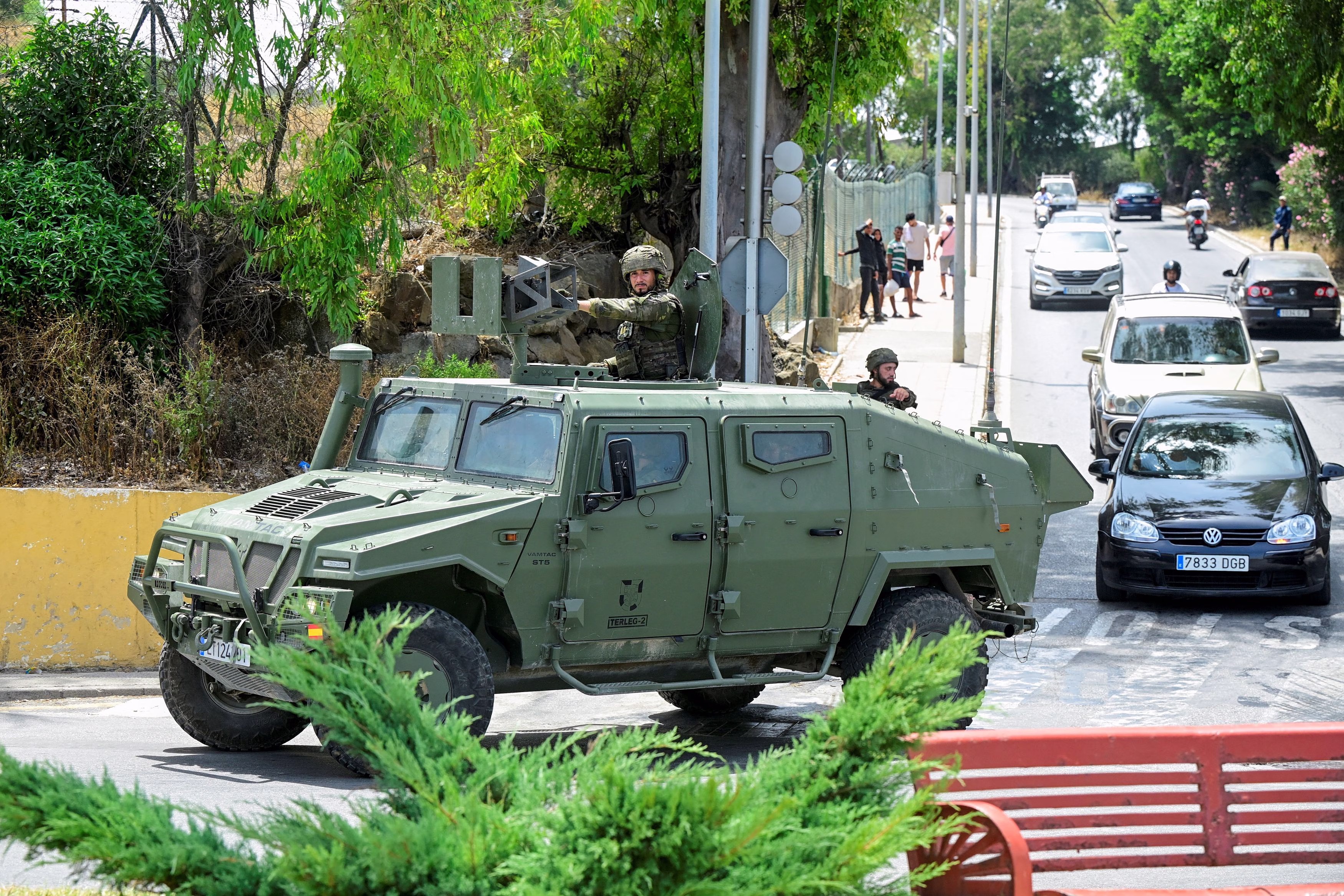 Έκτακτη σύνοδος στην ΕΕ για την κρίση στη Θέουτα - Πλωτό φράγμα εγκαθιστά η Ισπανία