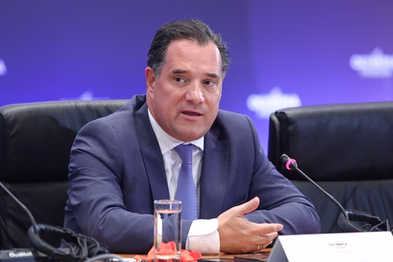 Στο πειθαρχικό στέλνει ο Άδωνις όσους του χάλασαν το «σόου» στο ΨΝΑ – «Όσοι θέλουν επανάσταση, στην Κούβα»