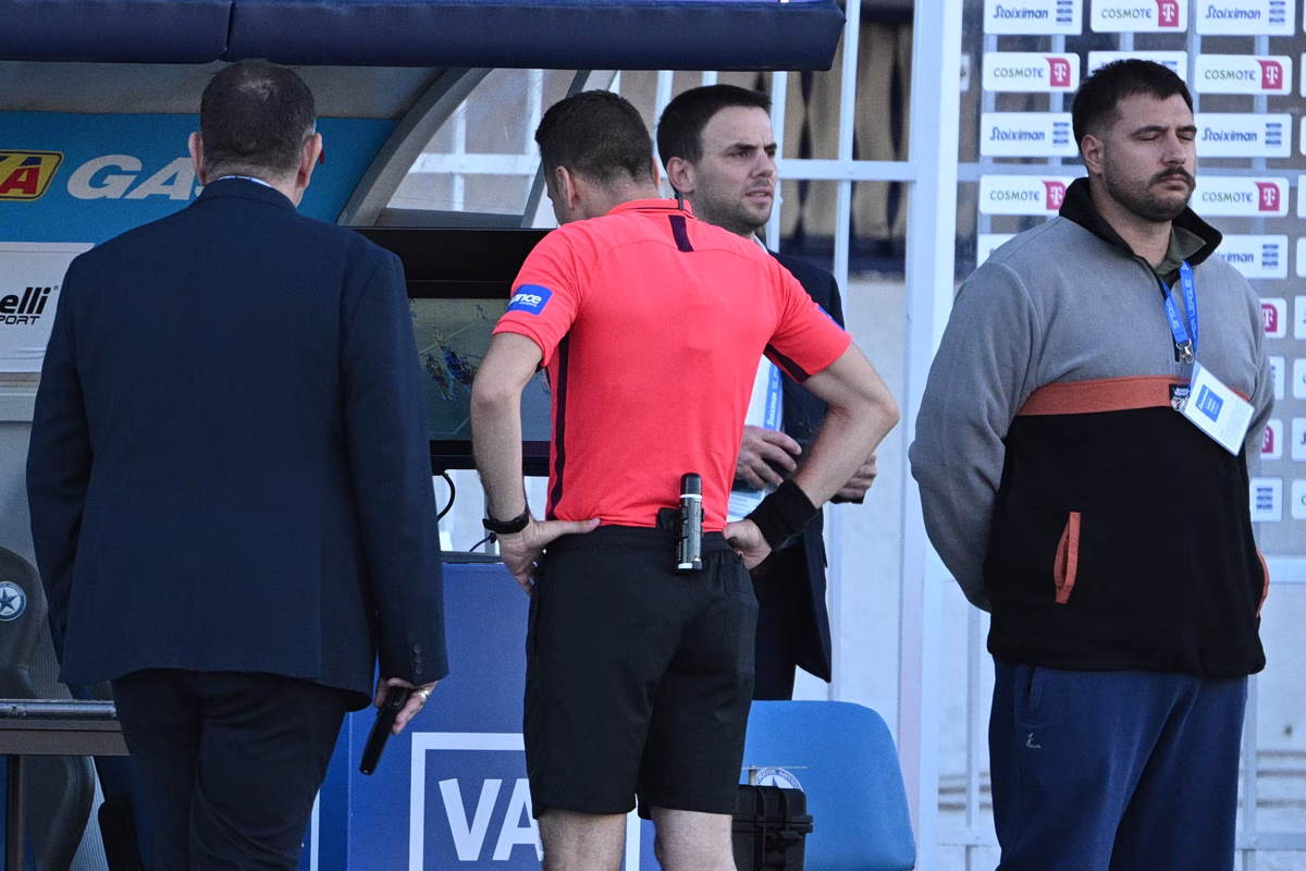 Αυστηρή οδηγία της UEFA κόβει το… δεκανίκι του VAR για τους διαιτητές της Super League
