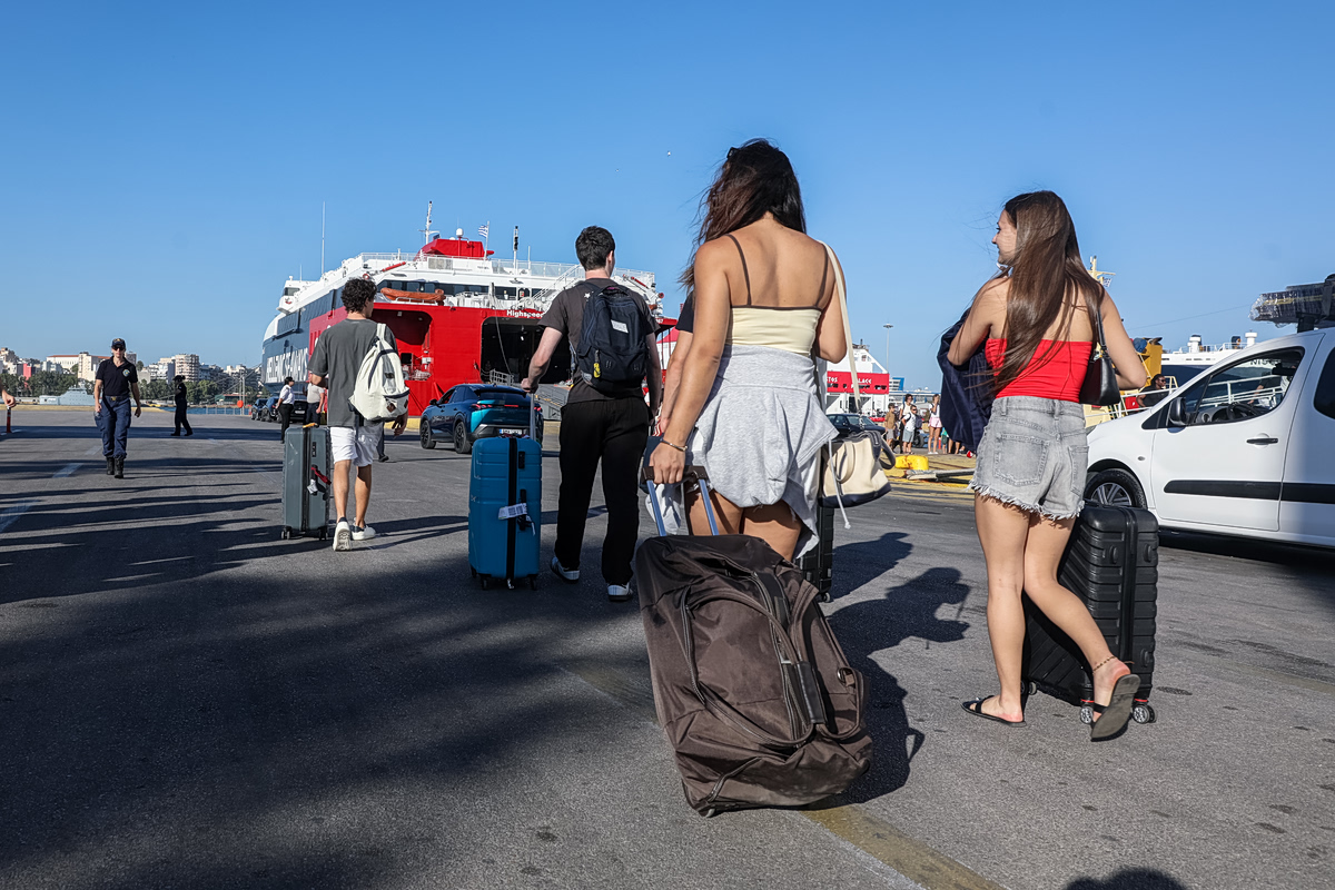 Στα λιμάνια η Ελλάδα… στάζει και αναστενάζει