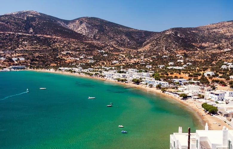 Η «Express» αποκαλύπτει τη γοητεία της Σίφνου στο βρετανικό κοινό