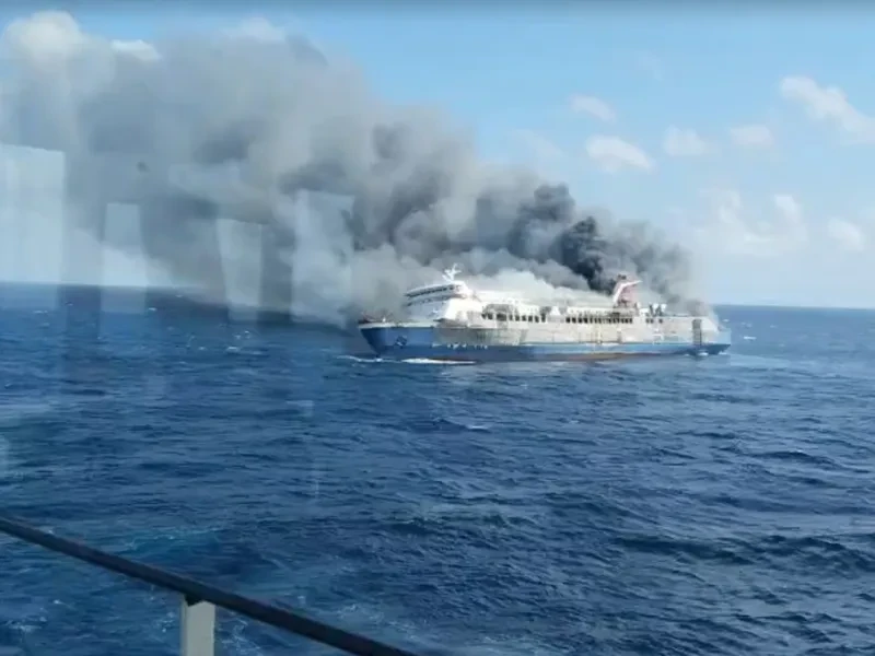 Ινδονησία: Πέντε νεκροί και 41 αγνοούμενοι από φωτιά σε ferry