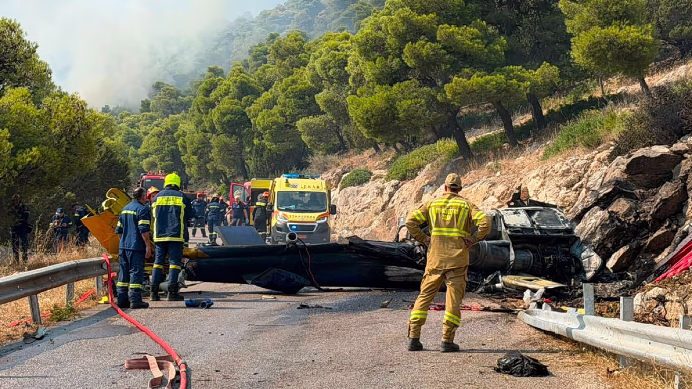 «Τα δύο ελικόπτερα φέρονται να συντονίζονταν παρανόμως από το έδαφος» - Τι λέει εμπειρογνώμονας για την σύγκρουση