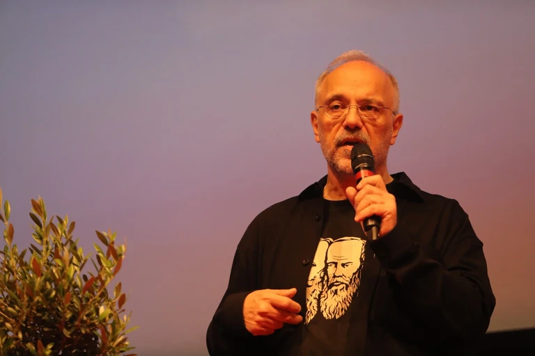 Αιχμηρό μήνυμα Αυγερινού μετά τη διαγραφή από την Καρυστιανού: «Μωραίνει Κύριος…»