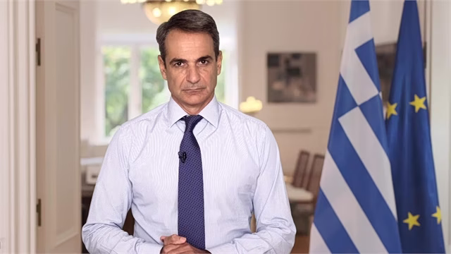 Η «διαχρονική» επιχείρηση μετάθεσης ευθυνών του Κυρ. Μητσοτάκη: Από τα καιρικά φαινόμενα μέχρι τις «χρόνιες παθογένειες»