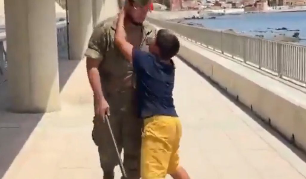 «Μη με γυρίσετε πίσω»: Η κραυγή 12χρονου στη Θέουτα που λύγισε αξιωματικό και σταμάτησε την επαναπροώθηση