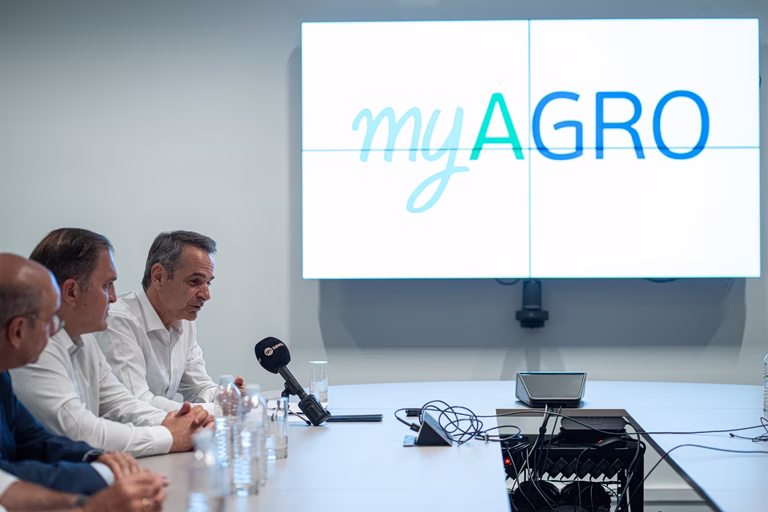 Φιέστα Μητσοτάκη για το myAGRO, λέξη για το «γαλάζιο» σκάνδαλο του ΟΠΕΚΕΠΕ