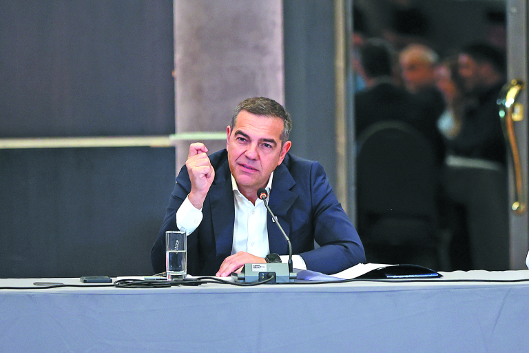 Σφοδρά πυρά ΕΛΑΣ σε Μητσοτάκη για τη βιομηχανία: «Ανακυκλώνει ανεκπλήρωτες υποσχέσεις επτά ετών»