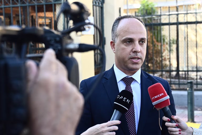 Κεσσές για υποκλοπές: Ο κ. Μπακέλας παρέδωσε τα διαπιστευτήριά του, συντηρεί το θεσμικό τραύμα