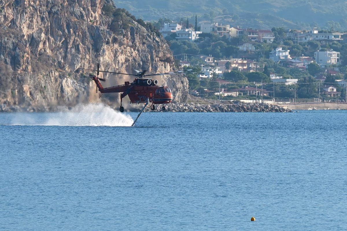 Θεσσαλονίκη: Φωτιά σε χαμηλή βλάστηση στη Σίνδο