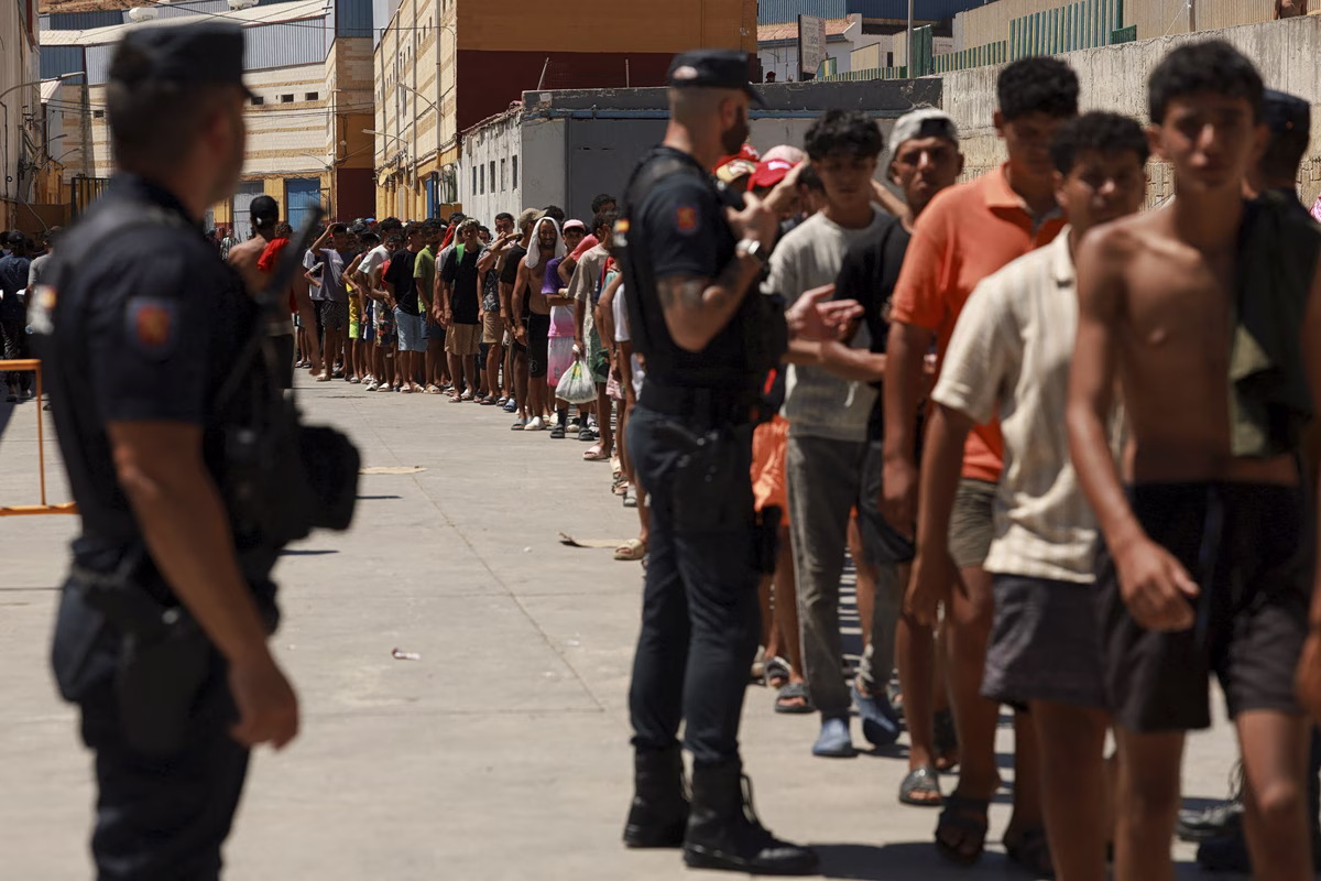 Η Μαροκινή ματιά στην κρίση της Θέουτα: «Δεν αποδεικνύεται ότι το Ραμπάτ οργάνωσε τις μαζικές διελεύσεις»