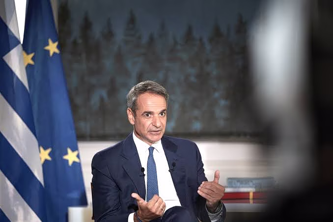 Μητσοτάκης: Προεκλογικός «μαραθώνιος» με ανοιχτά μέτωπα και σκάνδαλα που πασχίζει να κρύψει κάτω από το χαλί
