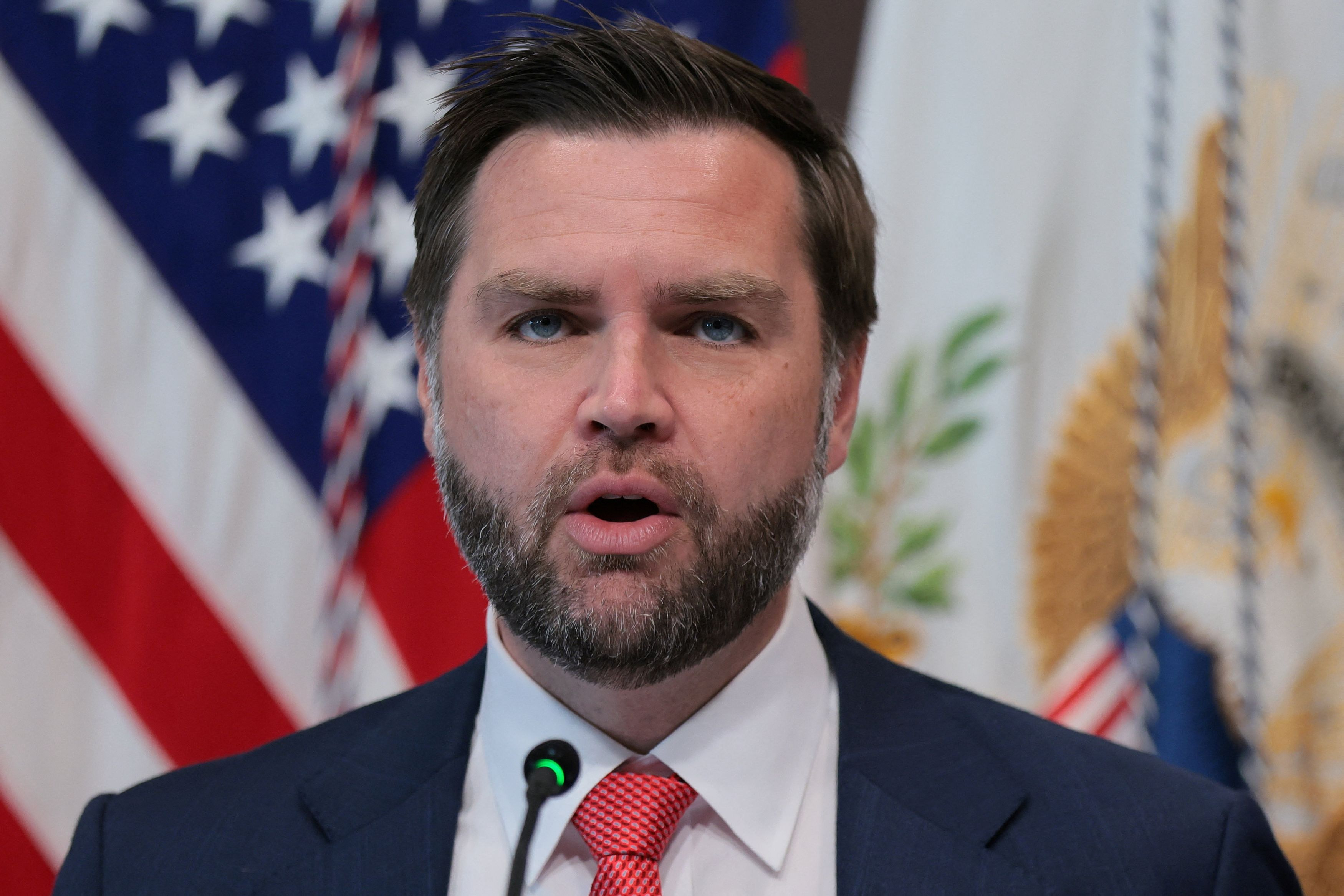 Βανς: Ζήτησε από την Ουκρανία να σταματήσει τα πλήγματα σε τάνκερ που χρησιμοποιούν ρωσικό λιμάνι, λένε οι FT