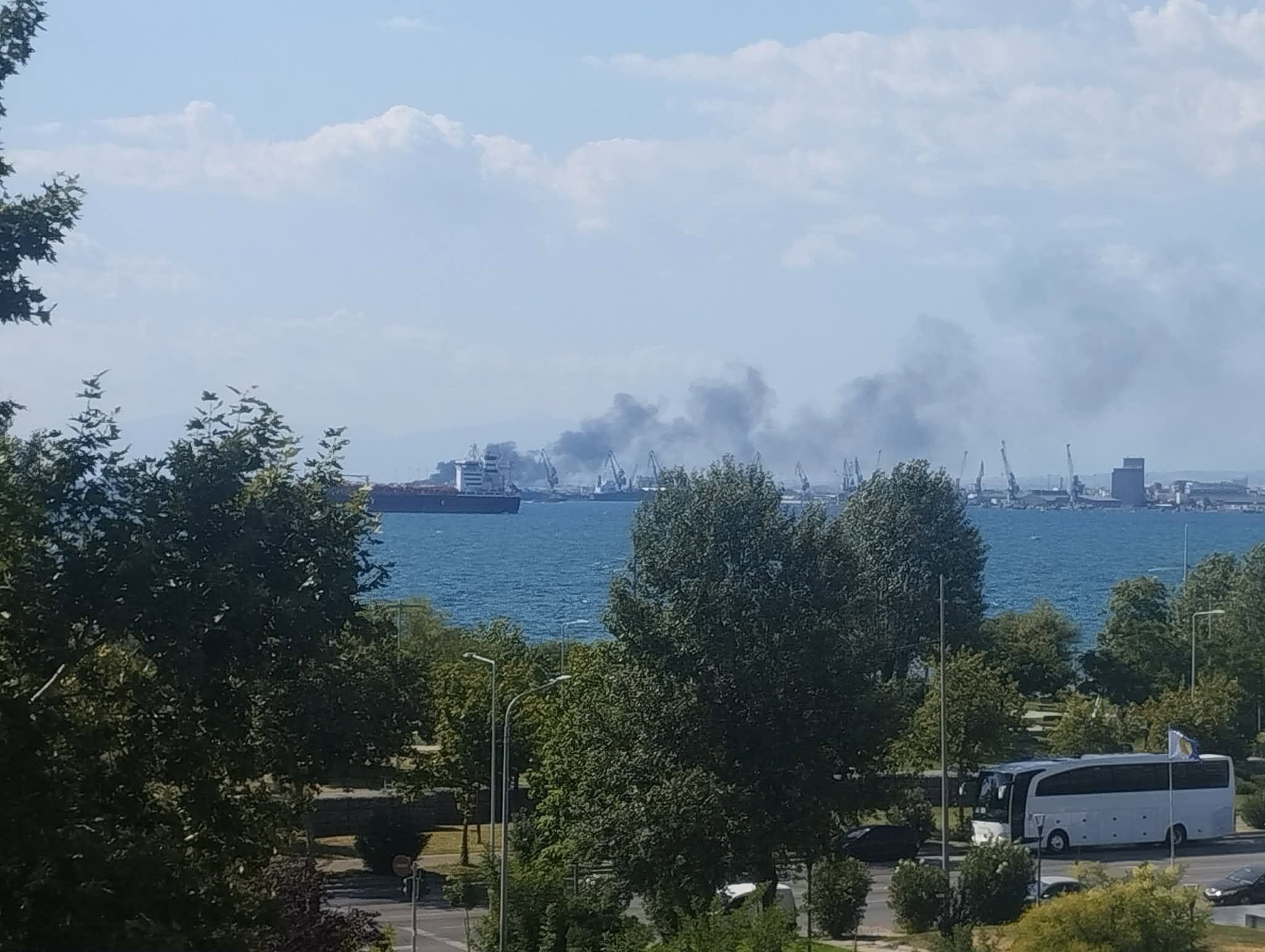 Θεσσαλονίκη: Φωτιά σε συνεργείο αυτοκινήτων στο Καλοχώρι