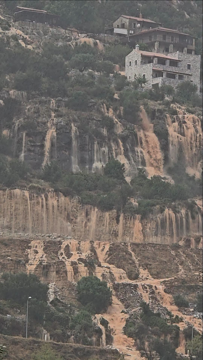 Άνοιξαν οι ουρανοί στη Μάνη - Πλημμύρησαν χωριά από ισχυρό μπουρίνι - Απεγκλωβισμοί οδηγών από την Πυροσβεστική