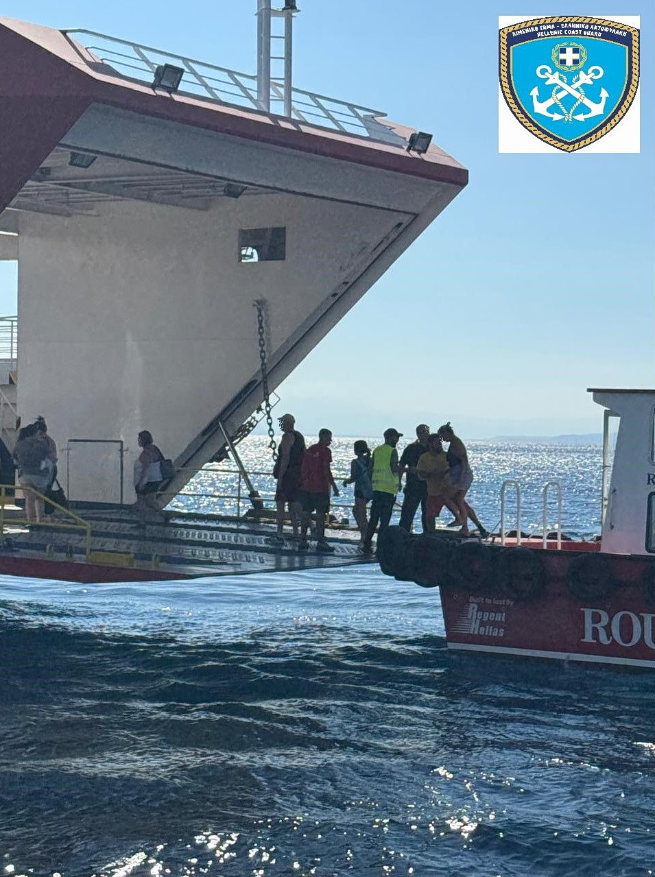 Φωτιά: Μάχη με διάσπαρτες εστίες στη Σαλαμίνα που θρηνεί δύο νεκρούς και μετρά τις πληγές της - Δύσκολη η επόμενη μέρα