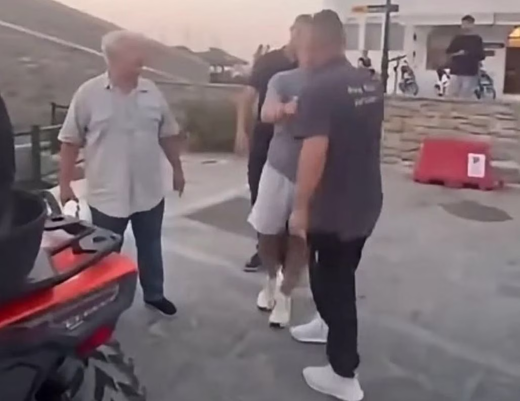 Πάρος: «Μου ζήτησε να αποσύρω τη μήνυση και αρνήθηκα» – Τι λέει ο ηλικιωμένος που ξυλοκοπήθηκε από ταξιτζή