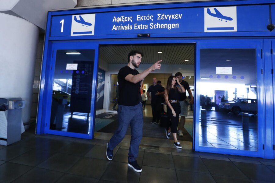 Ολυμπιακός: Στην Αθήνα ο Τικνιζιάν - Ήρθα σε μια τεράστια ομάδα (vids)