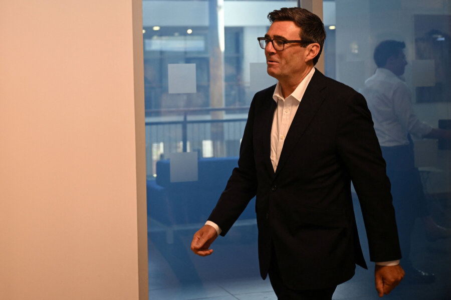 Μπέρναμ: Συνομιλούσε με άτομο που παρίστανε την προσωπάρχη του Τραμπ