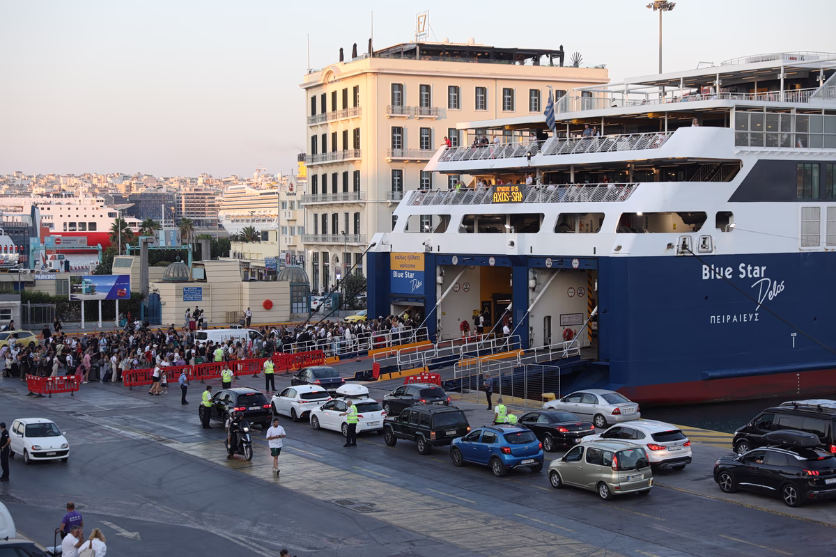 Επιστρέφουν οι αδειούχοι του Αυγούστου: Πάνω από 90.000 επιβάτες βρέθηκαν στα λιμάνια τη Δευτέρα
