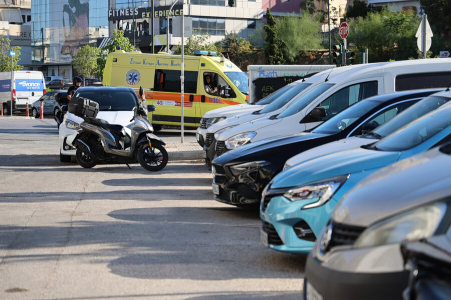 Άγιος Δημήτριος: Υπήρξε άλλο άτομο στο υπηρεσιακό όχημα που βρέθηκε νεκρός ο αστυνομικός; Τι εξετάζεται