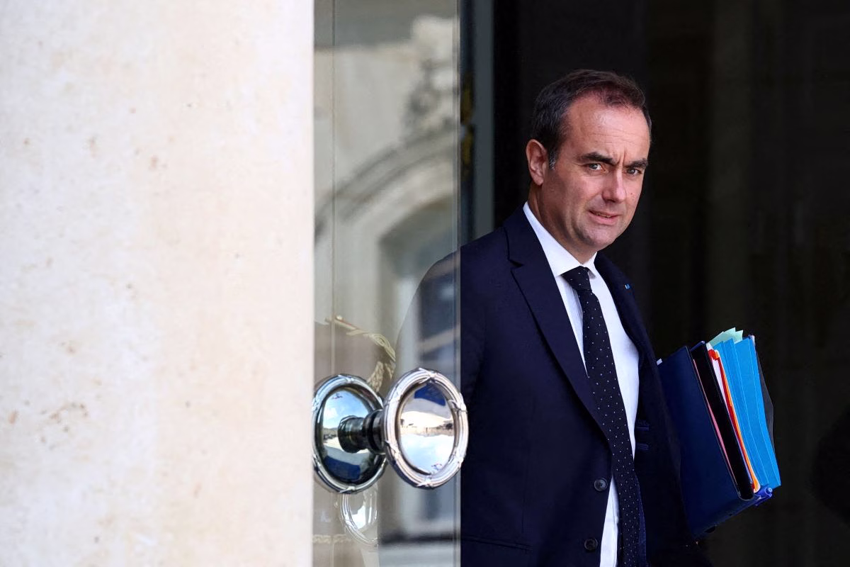 Γαλλία: Ο Λεκορνί πιέζει τους ασφαλιστές να καλύψουν τις ζημιές από τις πυρκαγιές