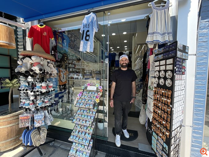 Θεσσαλονίκη: Σουβενίρ μέχρι και για τα κατοικίδια παίρνουν οι τουρίστες