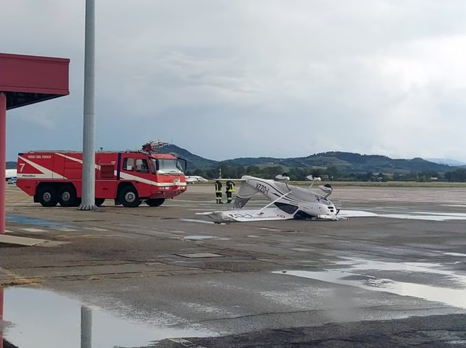 Θυελλώδεις άνεμοι στην Ιταλία αναποδογύρισαν αεροπλάνα